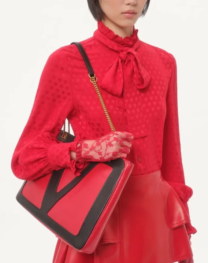 Chemise en crêpe de Chine avec imprimé Cour De Coeur Chemise en crêpe de Chine avec imprimé Cour De Coeur