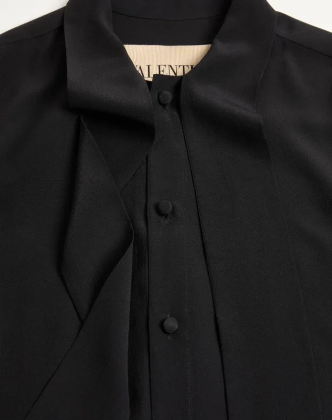 Chemise en crêpe de Chine de soie à col foulard Valentino Chemise en crêpe de Chine de soie à col foulard Valentino