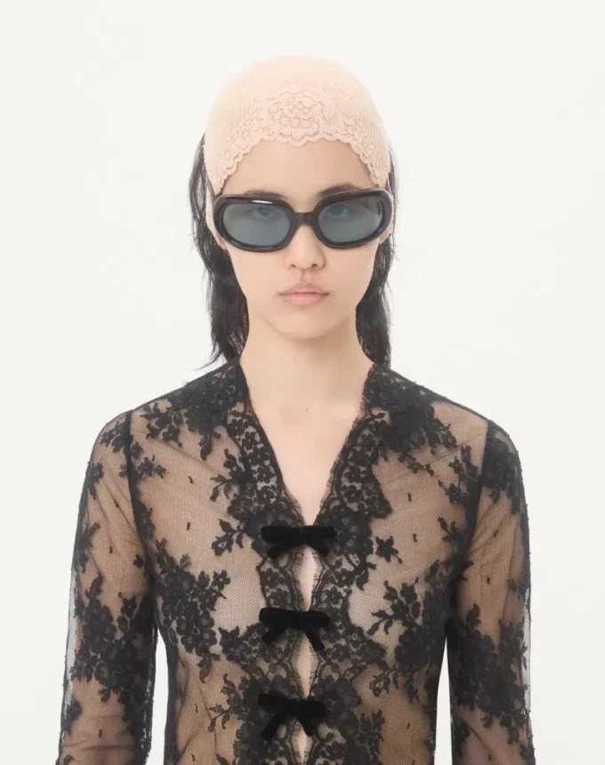 Chemise en dentelle avec nœuds Chemise en dentelle avec nœuds