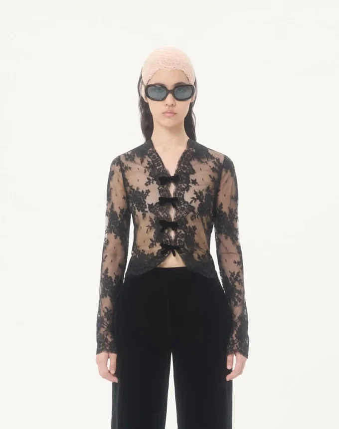 Chemise en dentelle avec nœuds Chemise en dentelle avec nœuds