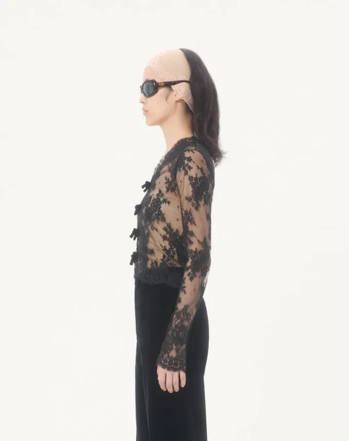 Chemise en dentelle avec nœuds Chemise en dentelle avec nœuds
