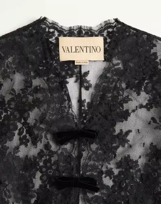 Chemise en dentelle avec nœuds Chemise en dentelle avec nœuds
