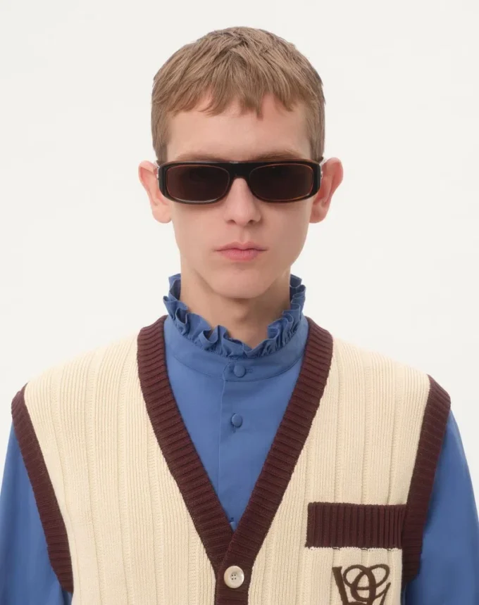 Chemise en popeline de coton avec plastron et volants Chemise en popeline de coton avec plastron et volants