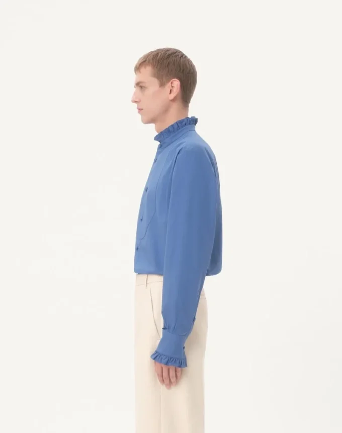 Chemise en popeline de coton avec plastron et volants Chemise en popeline de coton avec plastron et volants