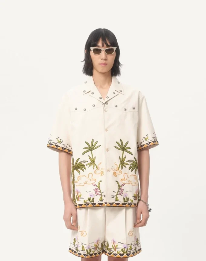 Chemise en toile de coton avec broderies florales Chemise en toile de coton avec broderies florales