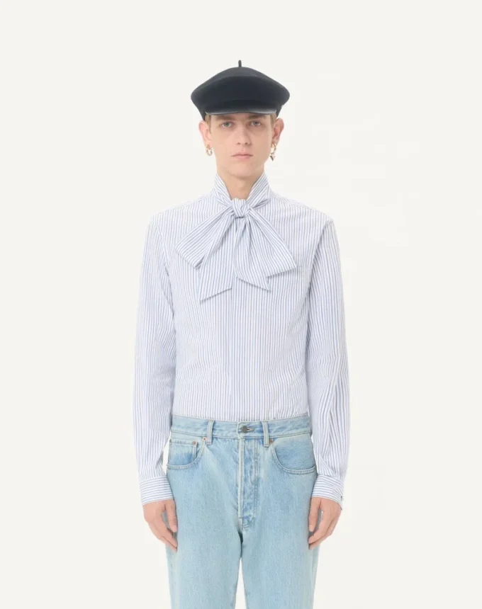 Chemise Valentino en popeline de coton avec col foulard et broderie VLogo Chemise Valentino en popeline de coton avec col foulard et broderie VLogo