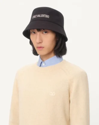Chez Valentino Bonnet en coton avec broderie