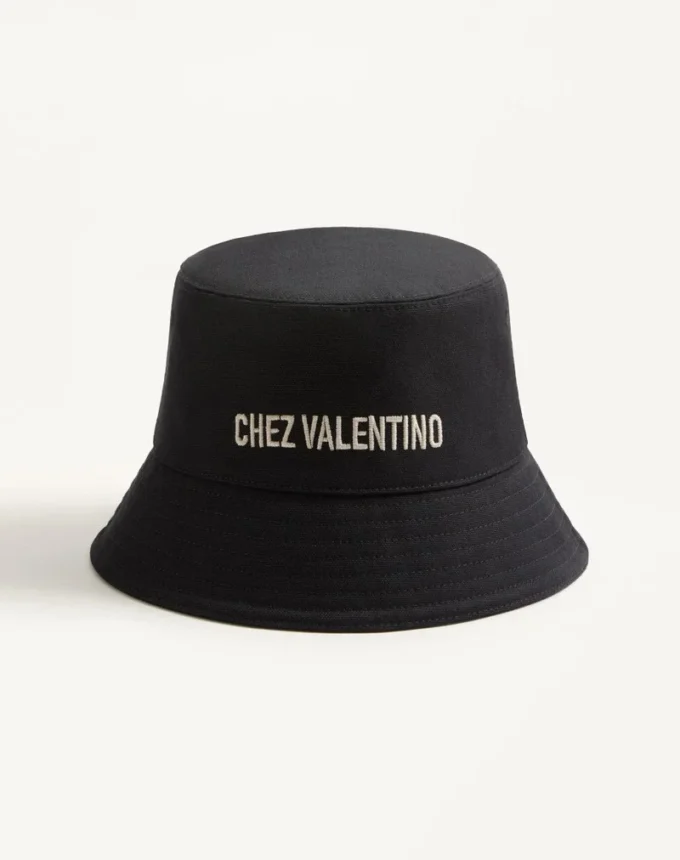 Chez Valentino Bonnet en coton avec broderie