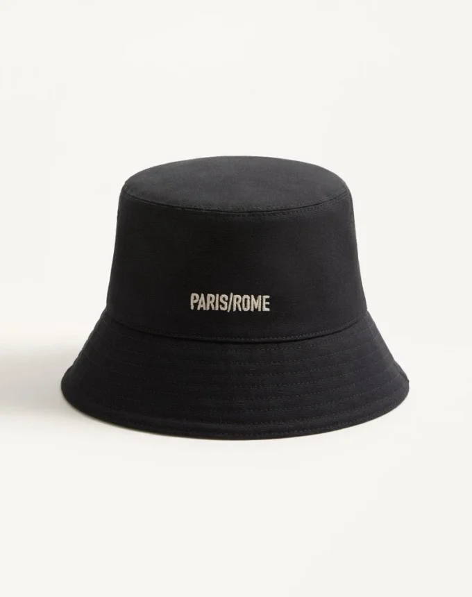 Chez Valentino Bonnet en coton avec broderie