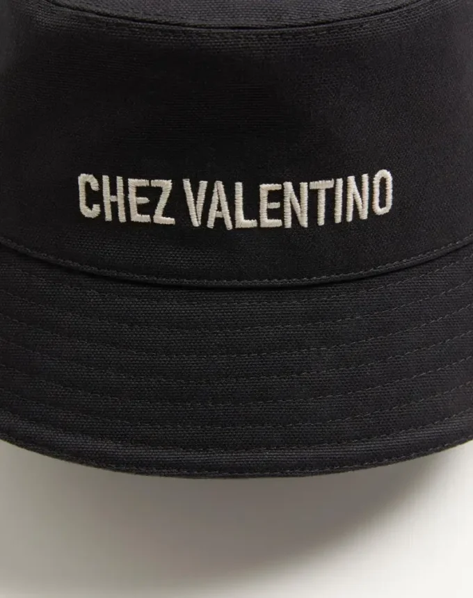 Chez Valentino Bonnet en coton avec broderie