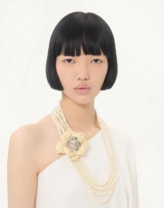 Collier Fleur Lumineuse en métal, émail, perles et tissu