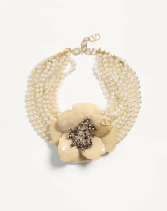 Collier Fleur Lumineuse en métal, émail, perles et tissu Collier Fleur Lumineuse en métal, émail, perles et tissu