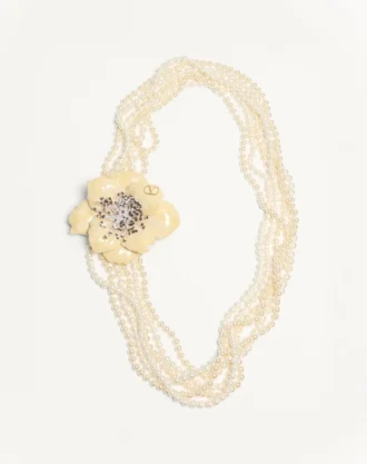 Collier Fleur Lumineuse en métal, émail, perles et tissu
