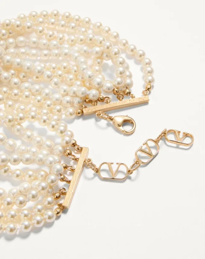 Collier Fleur Lumineuse en métal, émail, perles et tissu Collier Fleur Lumineuse en métal, émail, perles et tissu