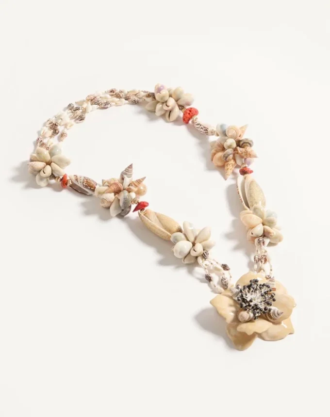 Collier Jardin Aquatique en métal, émail, tissu, coquillages, corail et perles naturelles Collier Jardin Aquatique en métal, émail, tissu, coquillages, corail et perles naturelles