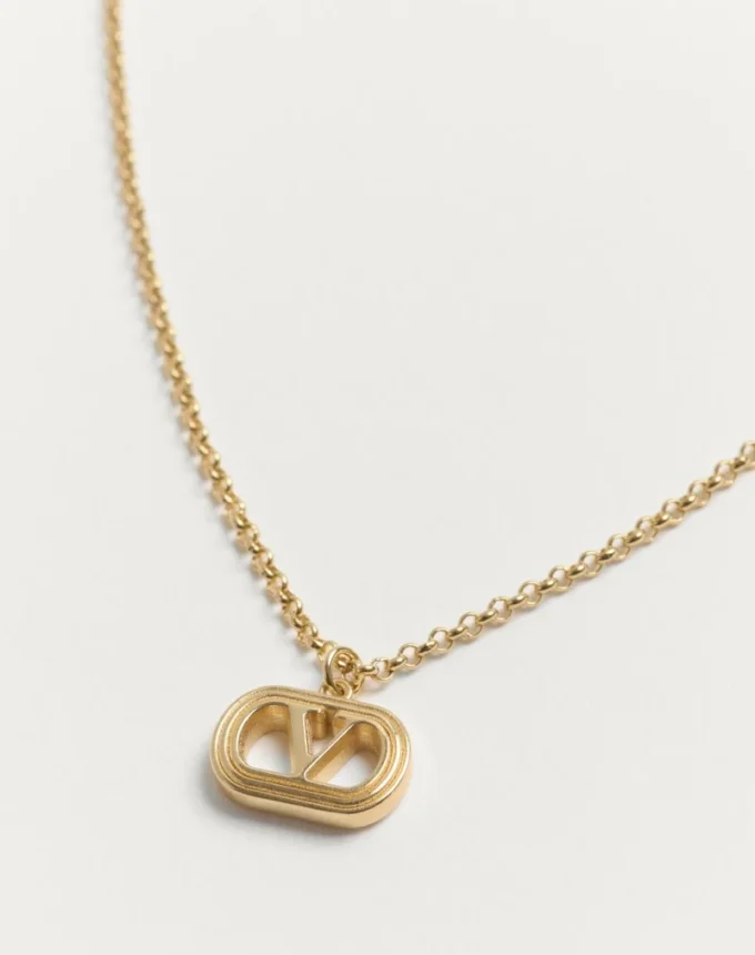 Collier ovale en métal