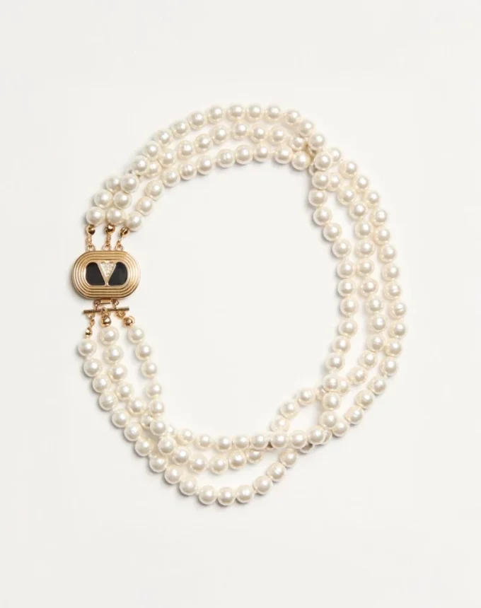 Collier ovale en métal, émail, perles et cristaux Swarovski® Collier ovale en métal, émail, perles et cristaux Swarovski®