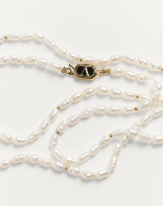 Collier ovale en métal, perles et émail Collier ovale en métal, perles et émail