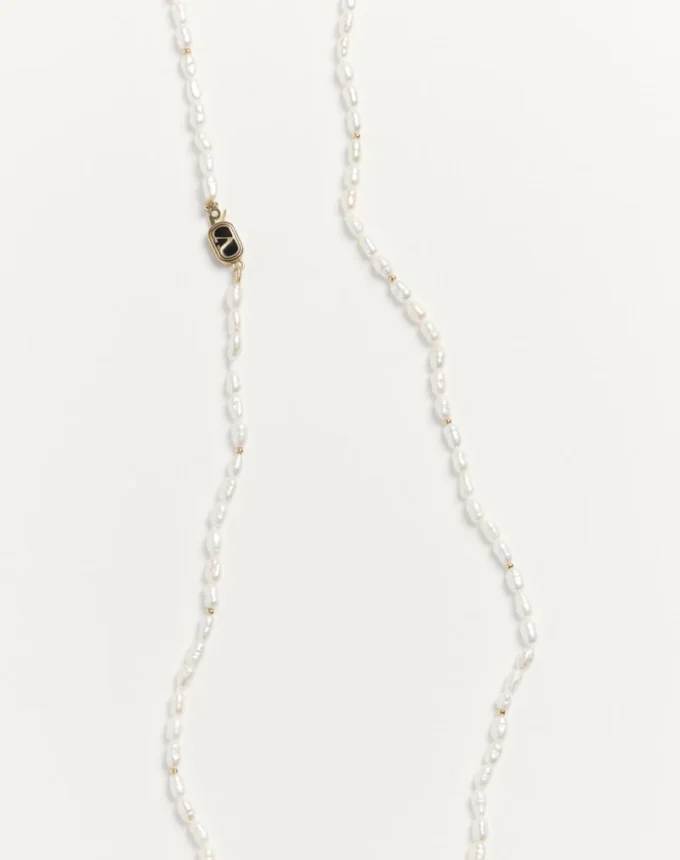 Collier ovale en métal, perles et émail
