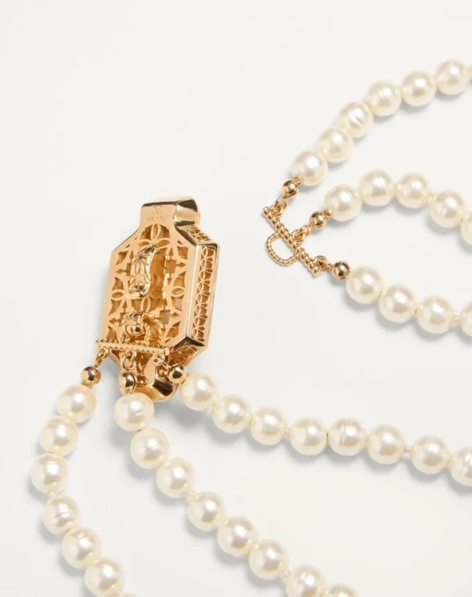 Collier Pas Plus en métal, émail, résine, perles et cristaux Swarovski® Collier Pas Plus en métal, émail, résine, perles et cristaux Swarovski®