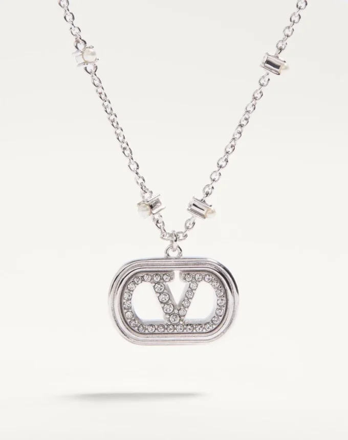 Collier Vlogo Signature en métal avec perles et cristaux Swarovski® Collier Vlogo Signature en métal avec perles et cristaux Swarovski®