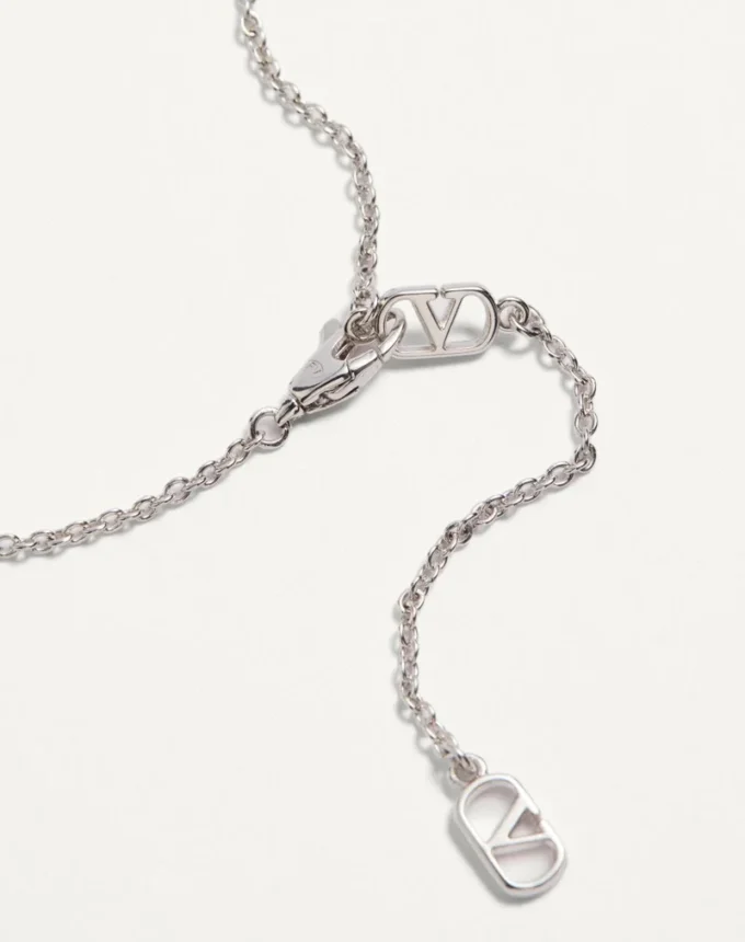 Collier Vlogo Signature en métal avec perles et cristaux Swarovski® Collier Vlogo Signature en métal avec perles et cristaux Swarovski®