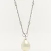 Collier Vlogo Signature en métal, perles et cristaux Swarovski® Collier Vlogo Signature en métal, perles et cristaux Swarovski®