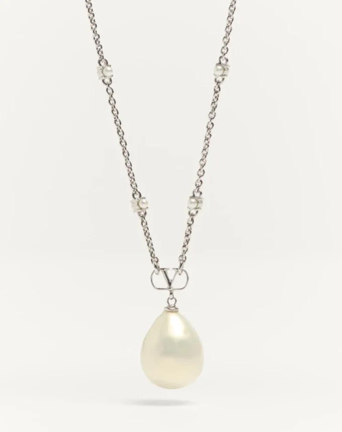 Collier Vlogo Signature en métal, perles et cristaux Swarovski® Collier Vlogo Signature en métal, perles et cristaux Swarovski®