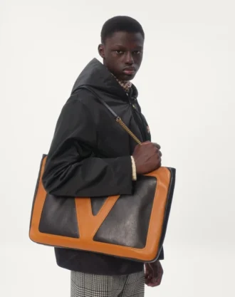 Coupe-vent à capuche en nylon avec patch VLogo