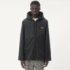 Coupe-vent à capuche en nylon avec patch VLogo Coupe-vent à capuche en nylon avec patch VLogo