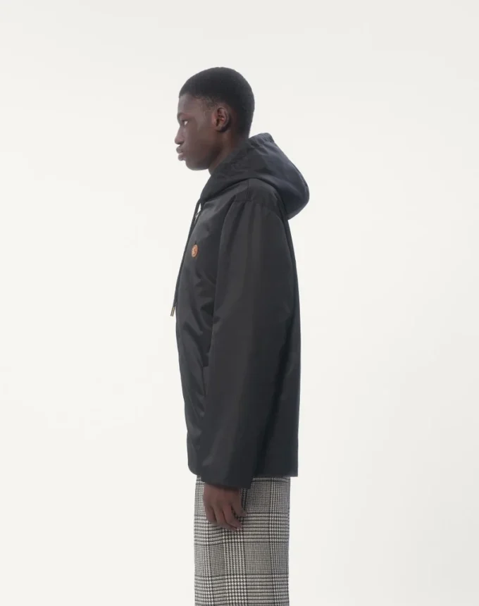 Coupe-vent à capuche en nylon avec patch VLogo Coupe-vent à capuche en nylon avec patch VLogo