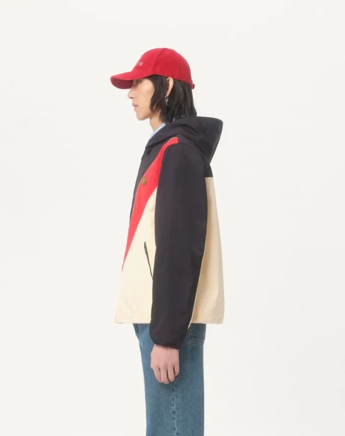 Coupe-vent à capuche en nylon avec patch VLogo Coupe-vent à capuche en nylon avec patch VLogo