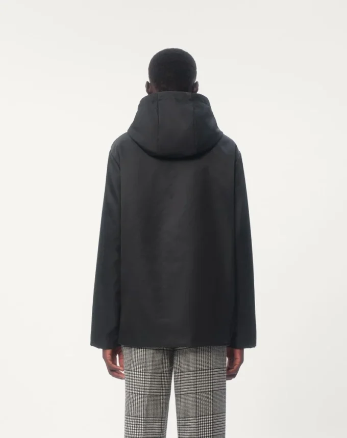Coupe-vent à capuche en nylon avec patch VLogo Coupe-vent à capuche en nylon avec patch VLogo