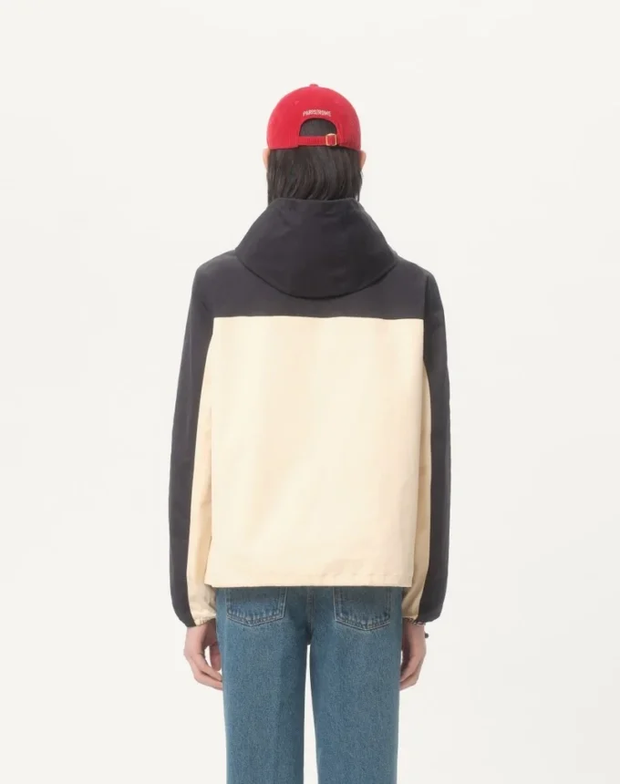 Coupe-vent à capuche en nylon avec patch VLogo Coupe-vent à capuche en nylon avec patch VLogo