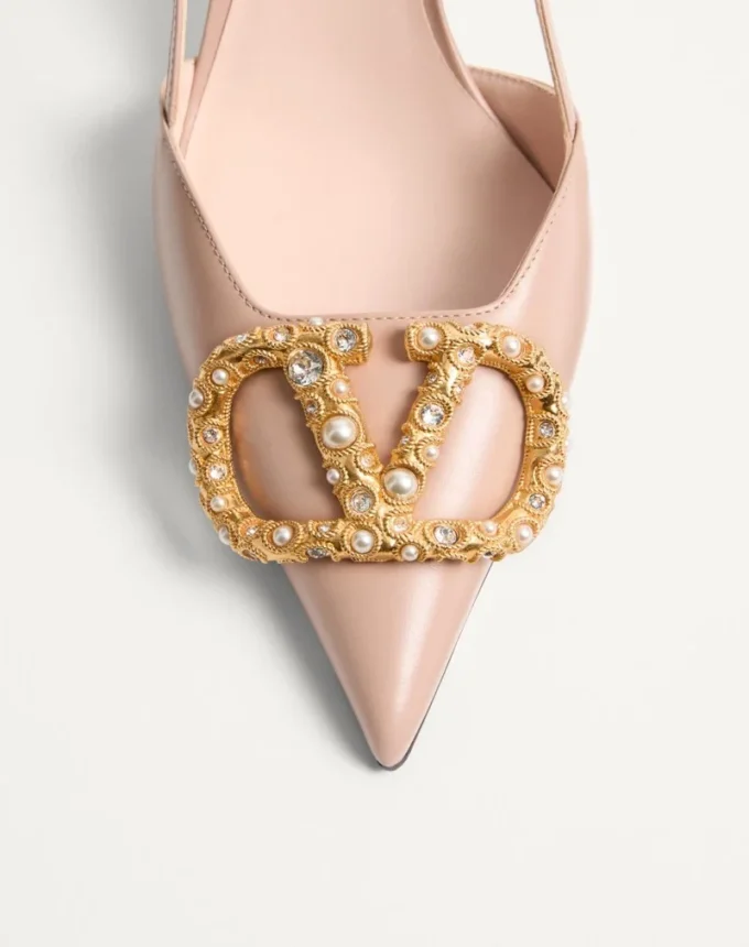 Escarpins à bride arrière en cuir de veau avec logo bijou 80 mm Escarpins à bride arrière en cuir de veau avec logo bijou 80 mm