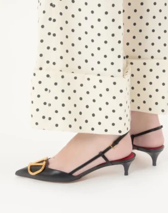 Escarpins à bride arrière en cuir de veau avec signature Vlogo 40 mm / 1,6 pouces.