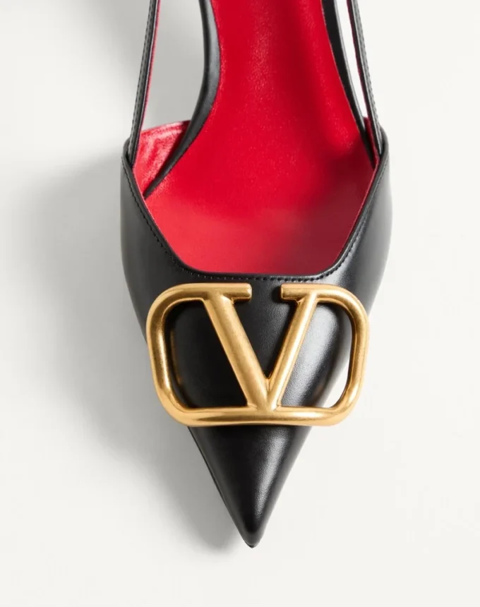Escarpins à bride arrière en cuir de veau avec signature Vlogo 40 mm / 1,6 pouces.