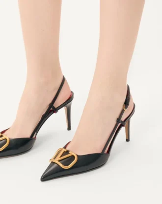 Escarpins à bride arrière en cuir de veau avec signature Vlogo, talon de 80 mm / 3,15 pouces.