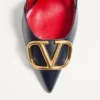 Escarpins à bride arrière en cuir de veau avec signature Vlogo, talon de 80 mm / 3,15 pouces.