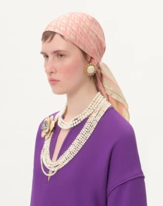 Foulard en soie Toute La V Foulard en soie Toute La V