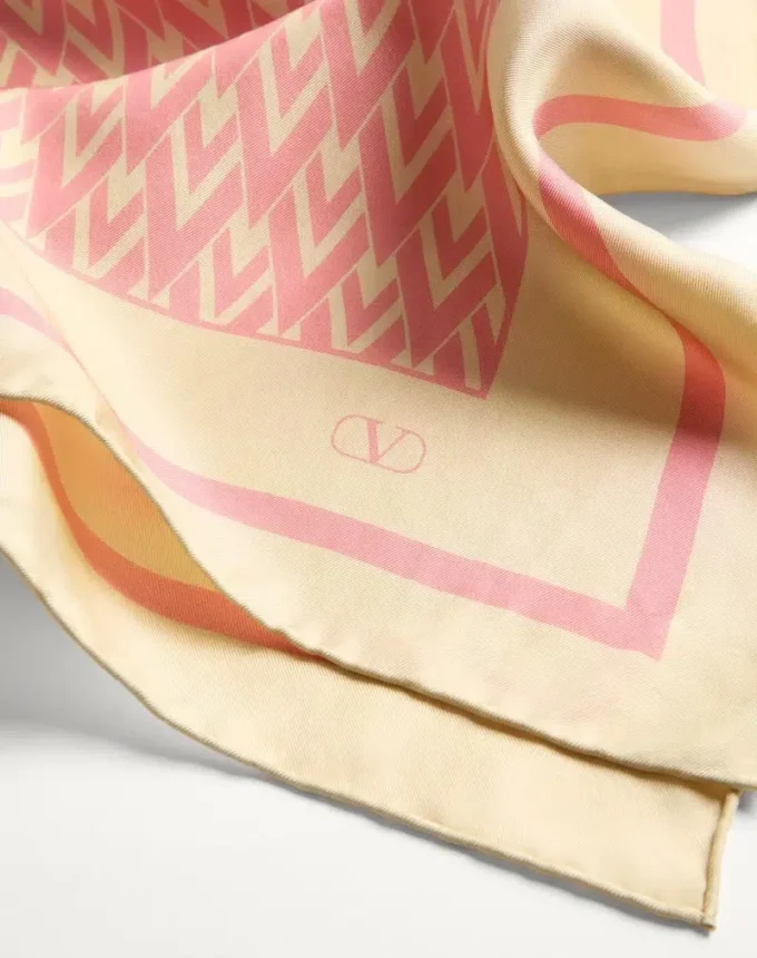 Foulard en soie Toute La V