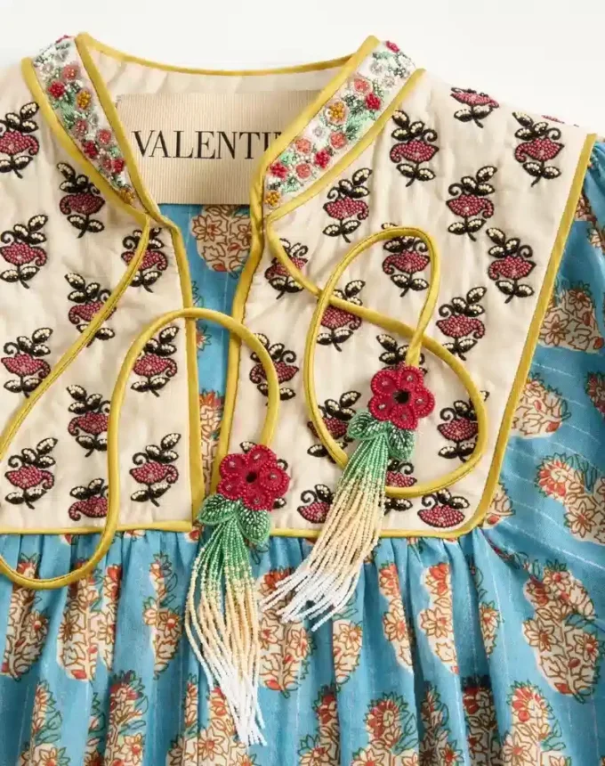 Haut en coton et lurex avec imprimé Petales D’Amour brodé Haut en coton et lurex avec imprimé Petales D’Amour brodé