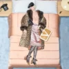 Jupe en satin avec plumes Jupe en satin avec plumes