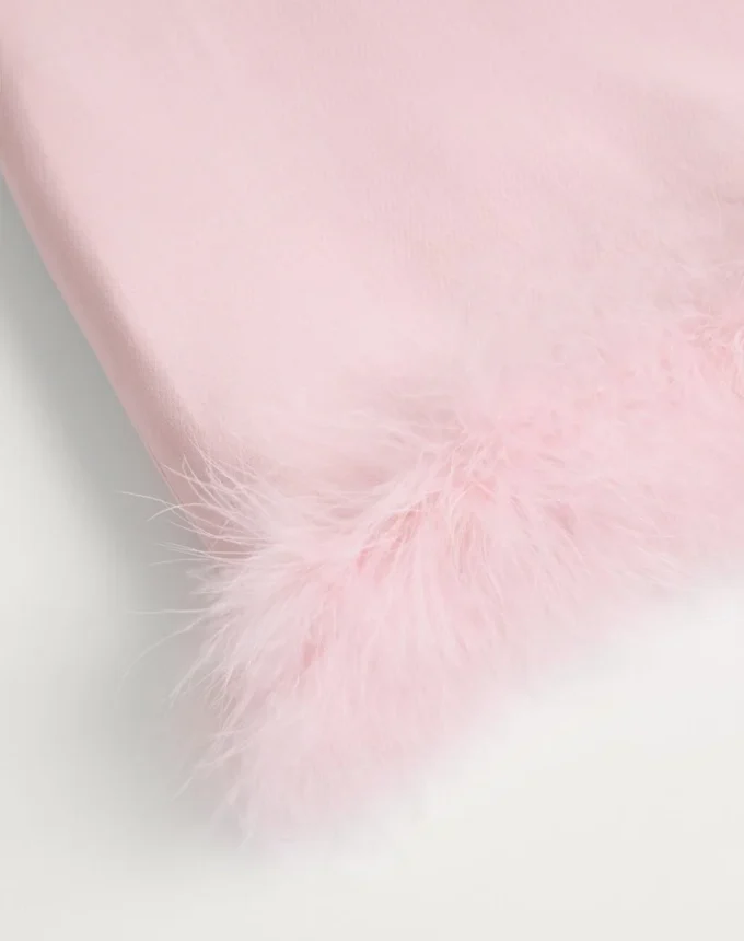 Jupe courte en crêpe couture avec plumes Jupe courte en crêpe couture avec plumes