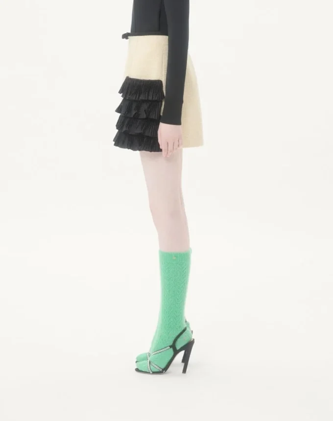 Jupe courte en tweed de laine uni Jupe courte en tweed de laine uni