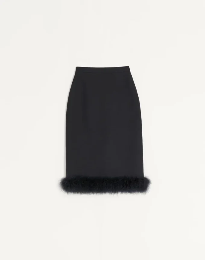 Jupe en crêpe couture avec plumes Jupe en crêpe couture avec plumes
