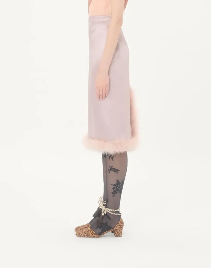 Jupe en satin avec plumes Jupe en satin avec plumes