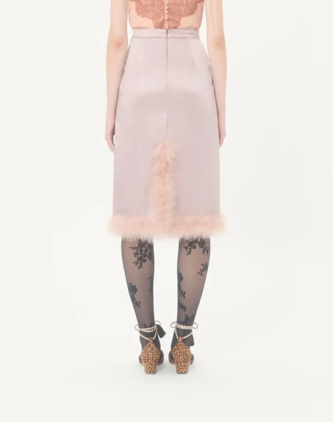Jupe en satin avec plumes Jupe en satin avec plumes