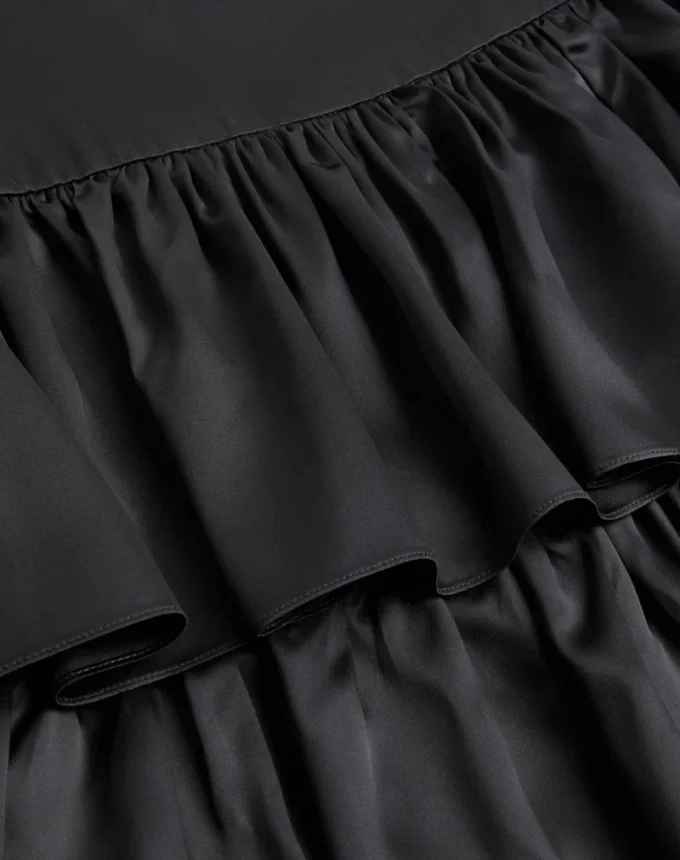 Jupe à volants en satin — Jupe à volants en satin —