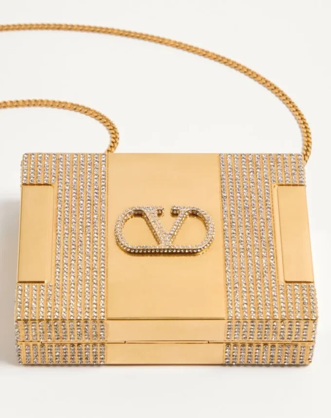 Minaudière Minaumorphe Valentino Garavani en métal avec cristaux Swarovski® et étui en satin Minaudière Minaumorphe Valentino Garavani en métal avec cristaux Swarovski® et étui en satin